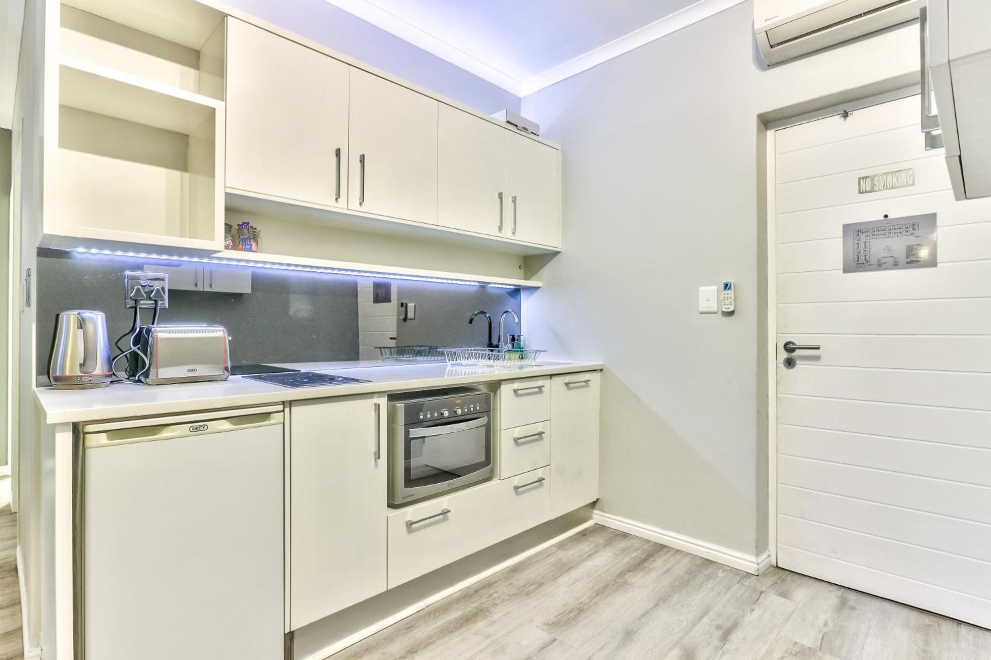 Wink Aparthotel Quiver Tree Стеленбош Екстериор снимка